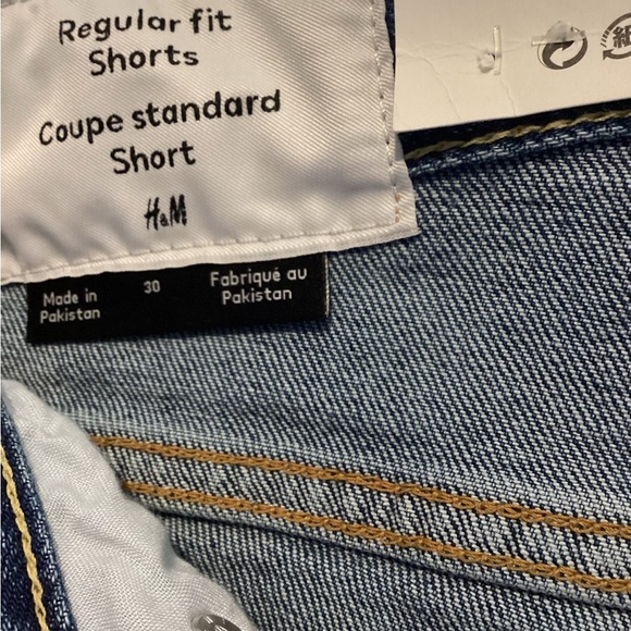 H&M Women’s Distressed Blue Jean Shorts Size 30 – Trendy NWT‎ - Picture 2 of 8